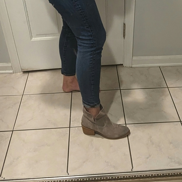 BP grey suede booties fits size 8.5 perfect. - Picture 2 of 4
